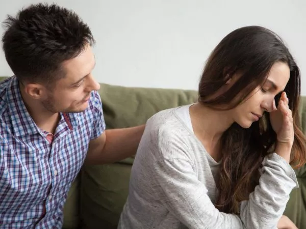Pareja discutiendo