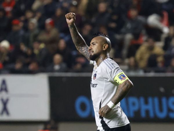 Arturo Vidal jugando por Colo Colo