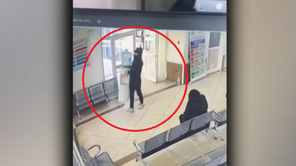 Sujeto robando agua desde cesfam en Temuco