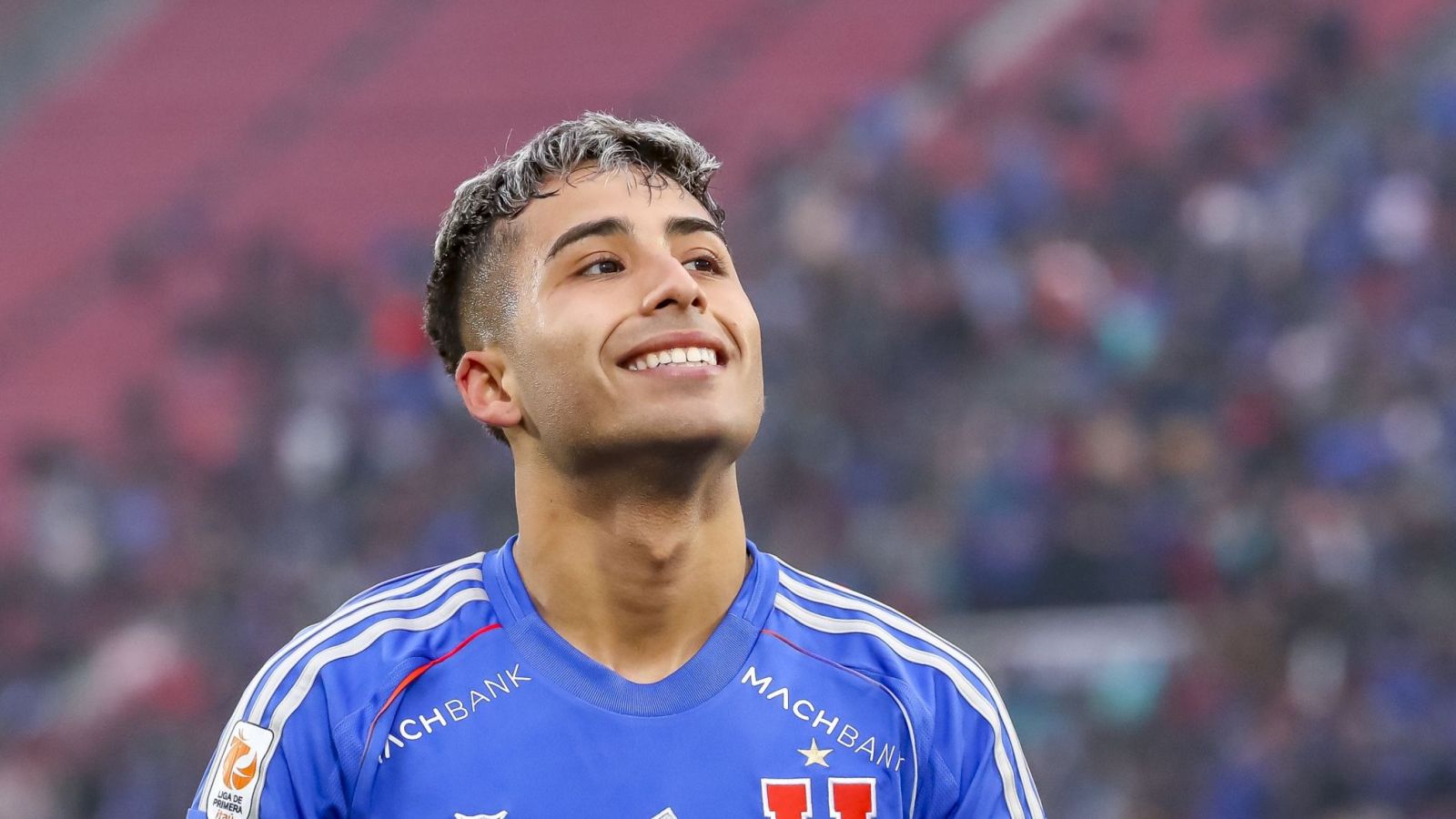 Lucas Assadi jugando por la Universidad de Chile