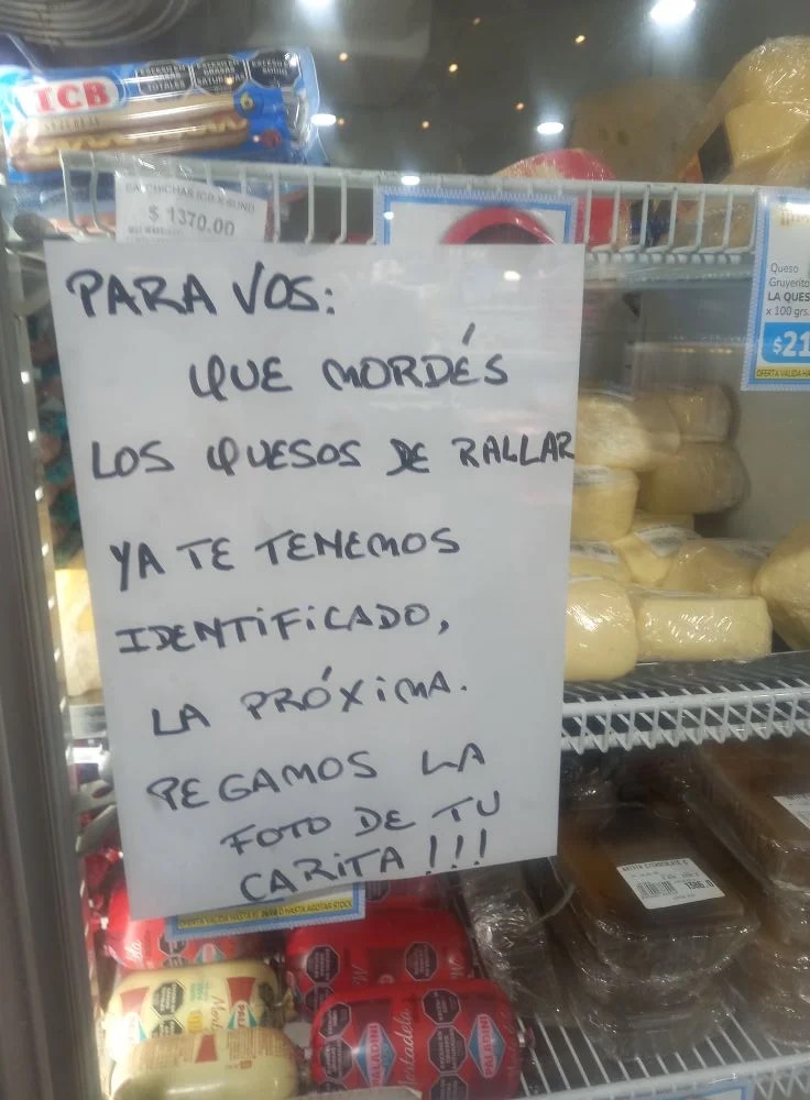 Cartel para hombre que mordía quesos en Argentina