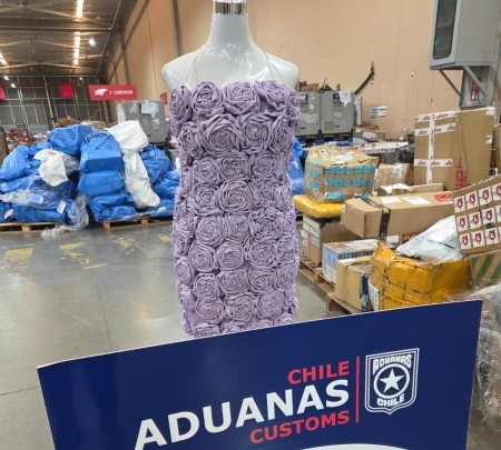 Vestido de flores con cocaína