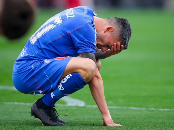 Charles Aránguiz cabizbajo