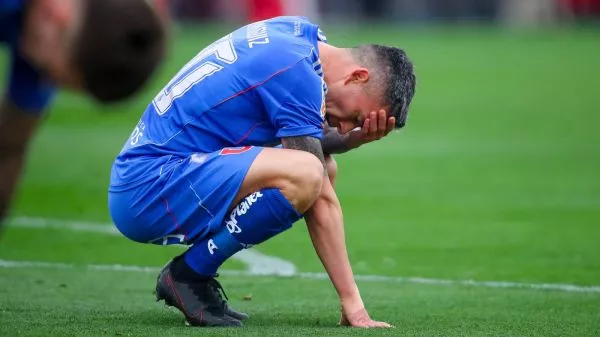 Charles Aránguiz cabizbajo