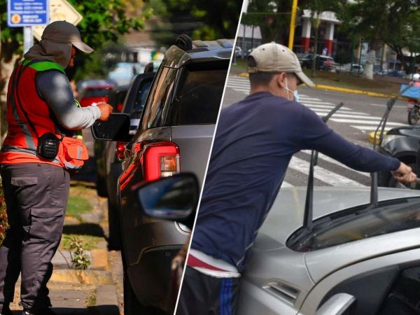 Autos estacionados en la calle.