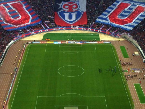 La Universidad de Chile siendo local en el Estadio Nacional