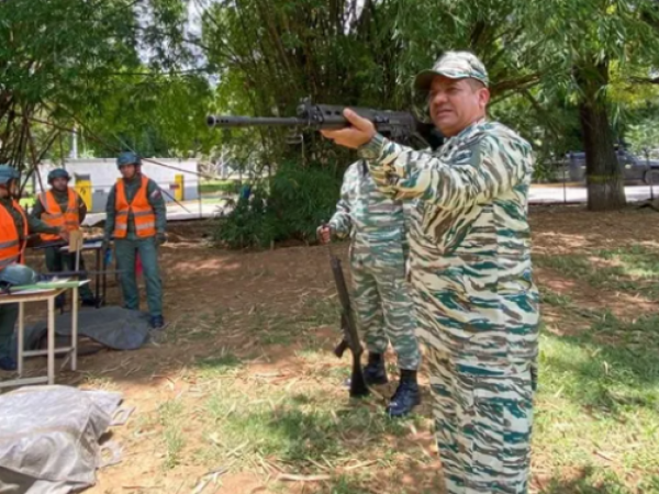 Tensión con EE.UU.: Caracas instruye en manejo de armas a su 