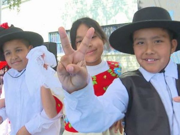 Niños bailando cueca