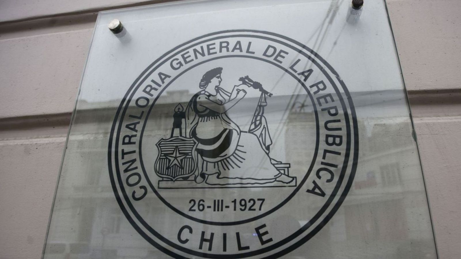 Uso fraudulento de licencias servicio público Contraloría sumarios