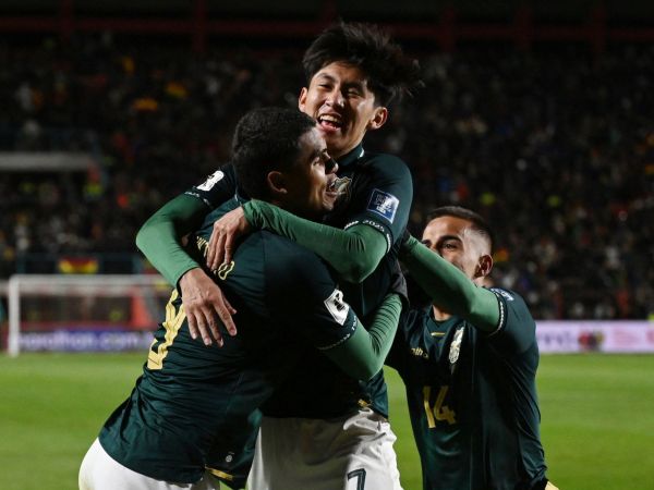 Miguel Terceros celebrando un gol con Bolivia, selección de Conmebol clasificada al repechaje intercontinental