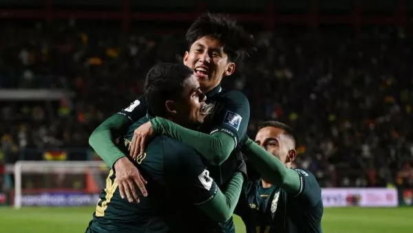 Miguel Terceros celebrando un gol con Bolivia, selección de Conmebol clasificada al repechaje intercontinental