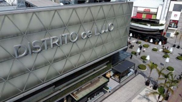 PARQUE ARAUCO KARL LAGERFELD