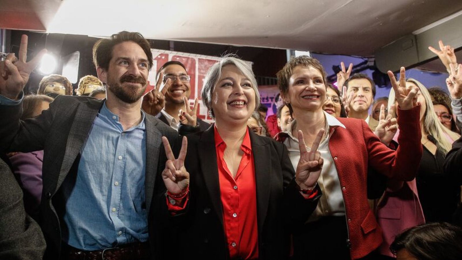 Jeannette Valencia junto a Carolina Tohá y Gonzalo Winter