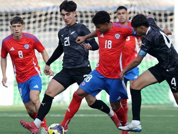 Chile disputando un amistoso sub 20 previo al Mundial