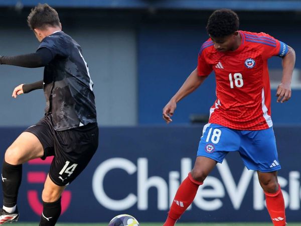 Selección Chilena Sub 20 disputando un amistoso frente a Nueva Zelanda