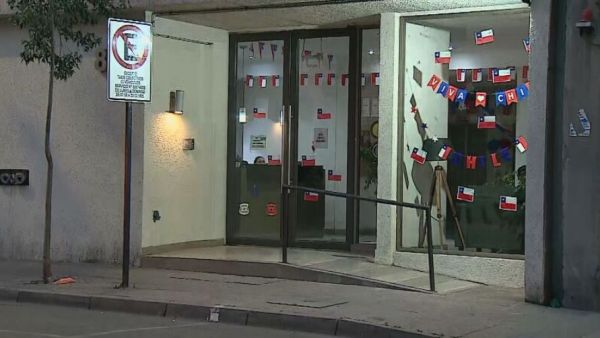 Falsos carabineros simularon allanamiento y robaron al menos 60 celulares en departamento