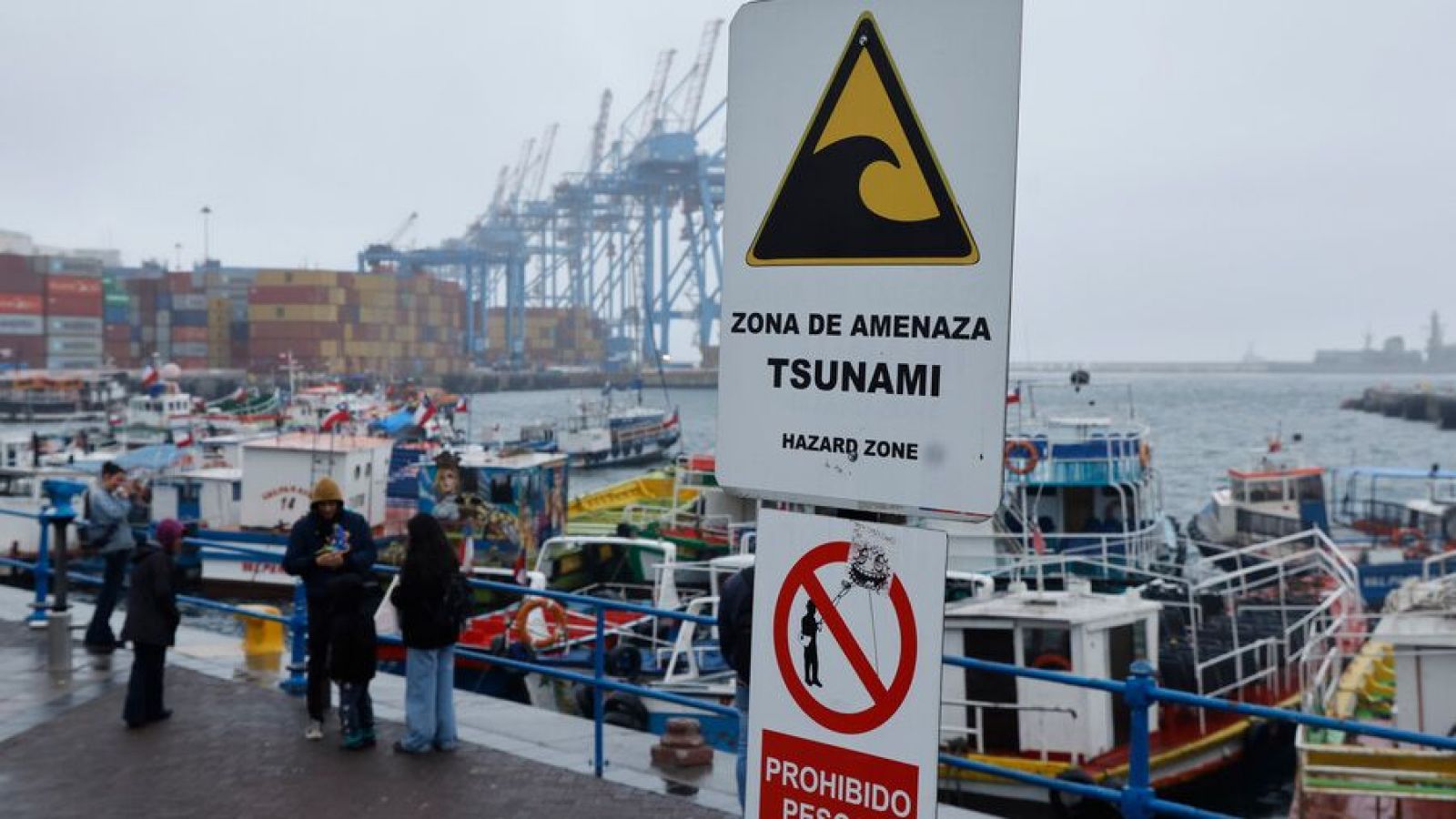 Cartel de zona de amenaza de tsunami en Chile