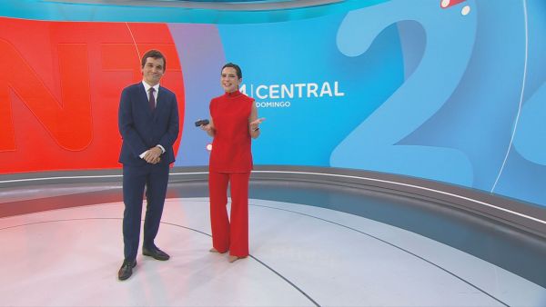 Conductores Andrés Vial y Valentina Reyes.