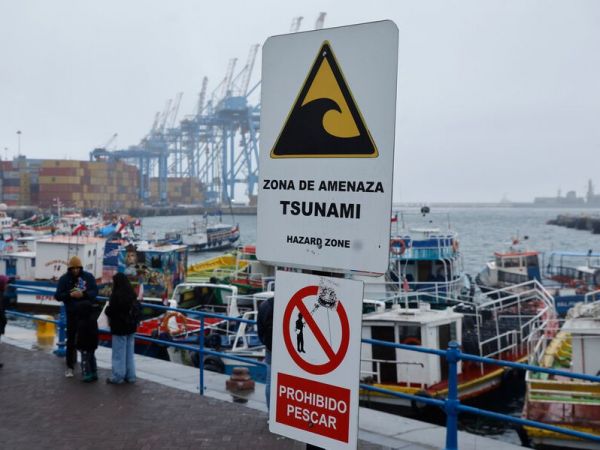 Cartel de zona de amenaza de tsunami en Chile