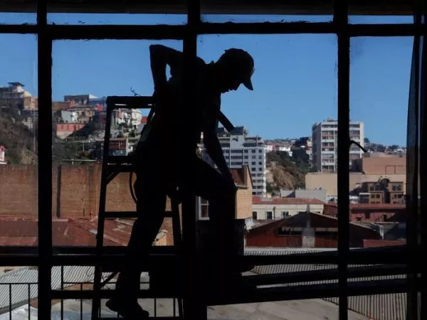 Desempleo en Chile da un respiro y baja 0,3% en trimestre junio - agosto