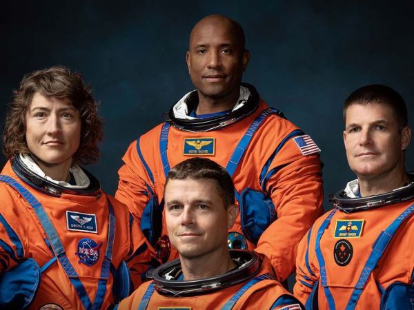 Astronautas de la misión Artemis II entrenando para el regreso humano a la Luna en 2026.