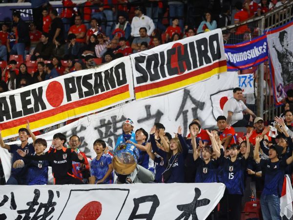 El gesto de los hinchas de Japón tras victoria ante Chile que provocó ola de comentarios
