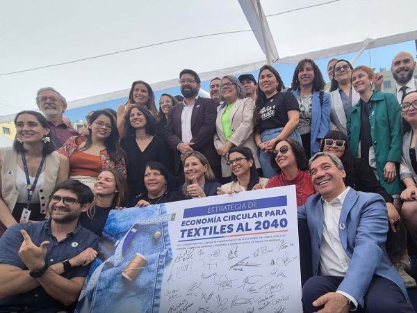 Chile lanza estrategia para reducir desechos textiles al 2040.