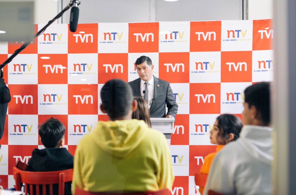 Parisi en Vota por la Niñez