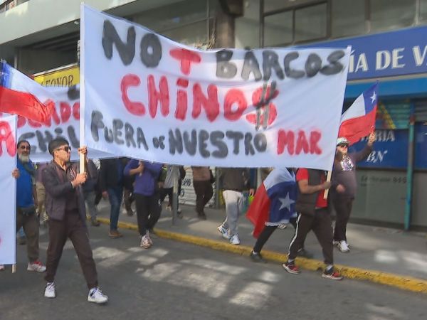 Denuncian llegada de flotas extranjeras pescando en costas chilenas