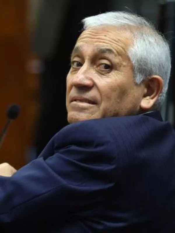 Exdirector PDI desclasifica reunión con jefe del Mossad y tres casos en los que usó gastos reservados