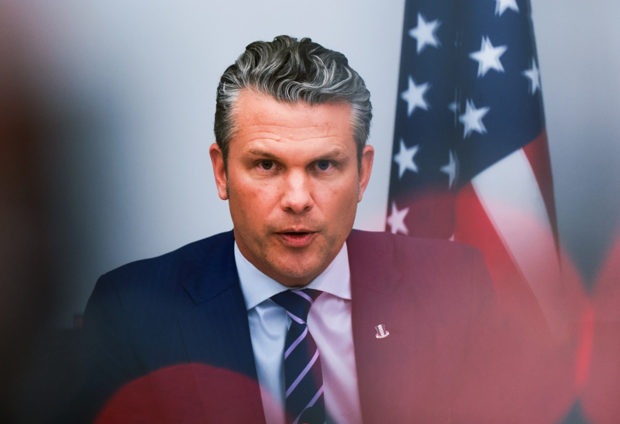 Secretario Defensa Pete Hegseth, en reunión del Grupo de Contacto de Defensa de Ucrania tras una reunión de ministros de Defensa de la OTAN en la sede de la OTAN en Bruselas, Bélgica, 15 de octubre de 2025.