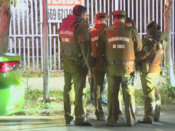 Carabineros en el sitio del portonazo entrevistando a las víctimas.