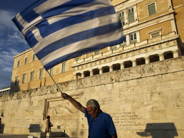 Grecia aprueba aprueba extender jornada laboral hasta las 13 horas diarias