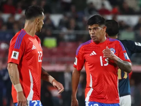 Fernando Zampedri jugando por la Selección Chilena
