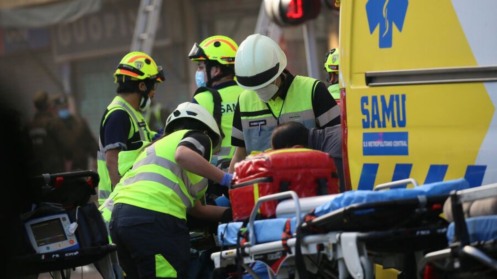 Mujer muere intoxicada por monóxido de carbono en departamento de Santiago