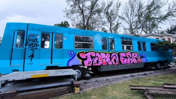 Vandalizan carro histórico del Metro de Santiago