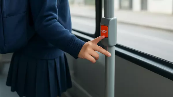 Foto referencial de escolar en micro.