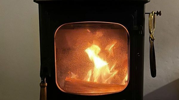 Estufa a leña foto referencial.