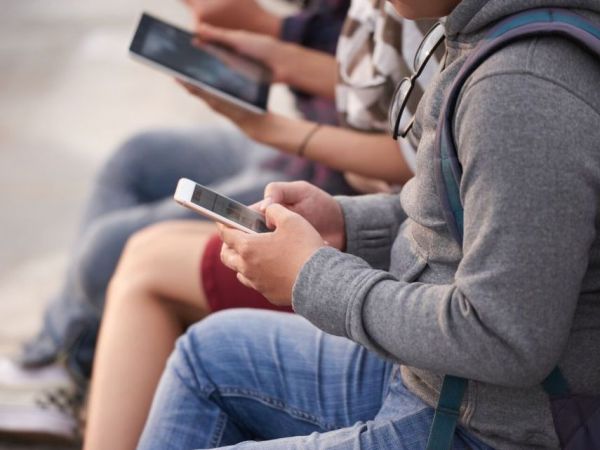 Proyecto de ley que prohíbe celulares en colegios