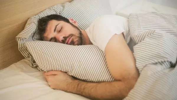 Persona durmiendo. Foto referencial.