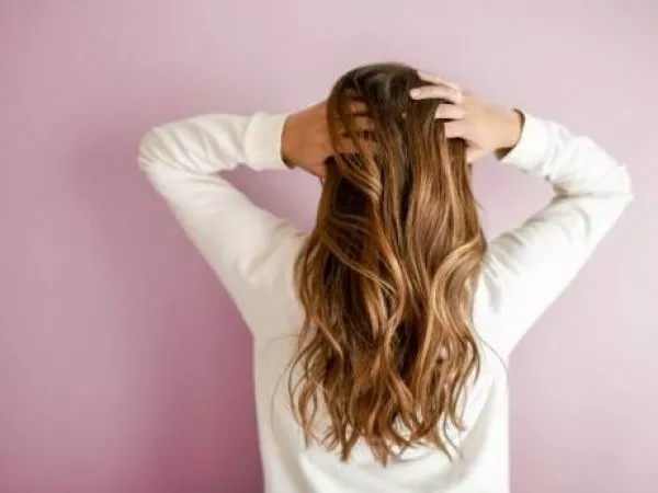 Factores que explican la caída difusa del cabello en mujeres chilenas