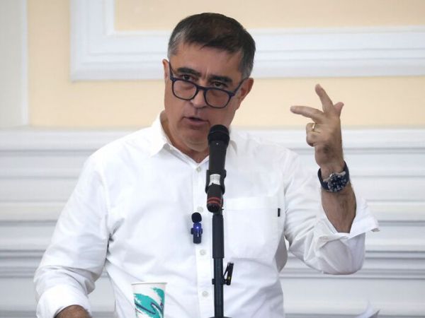 Desbordes responde a embargo contra Santiago por Sierra Bella