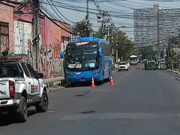 Adulta mayor queda en riesgo vital tras ser atropellada por bus en Estación Central