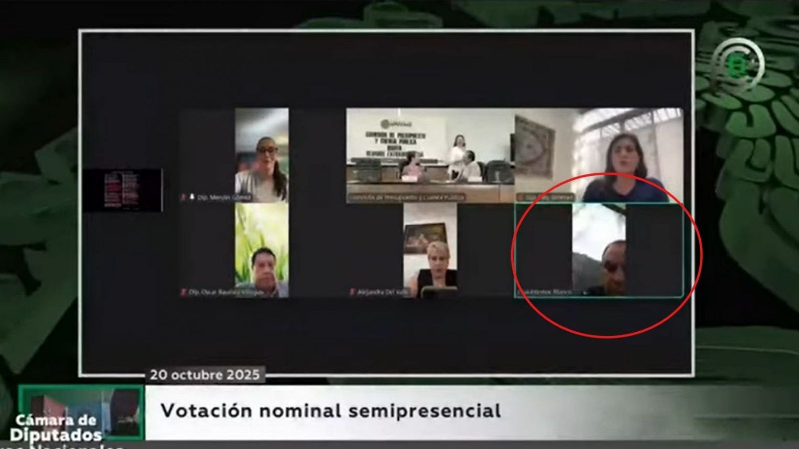 Diputado mexicano jugando pádel en sesión del Congreso mxicano