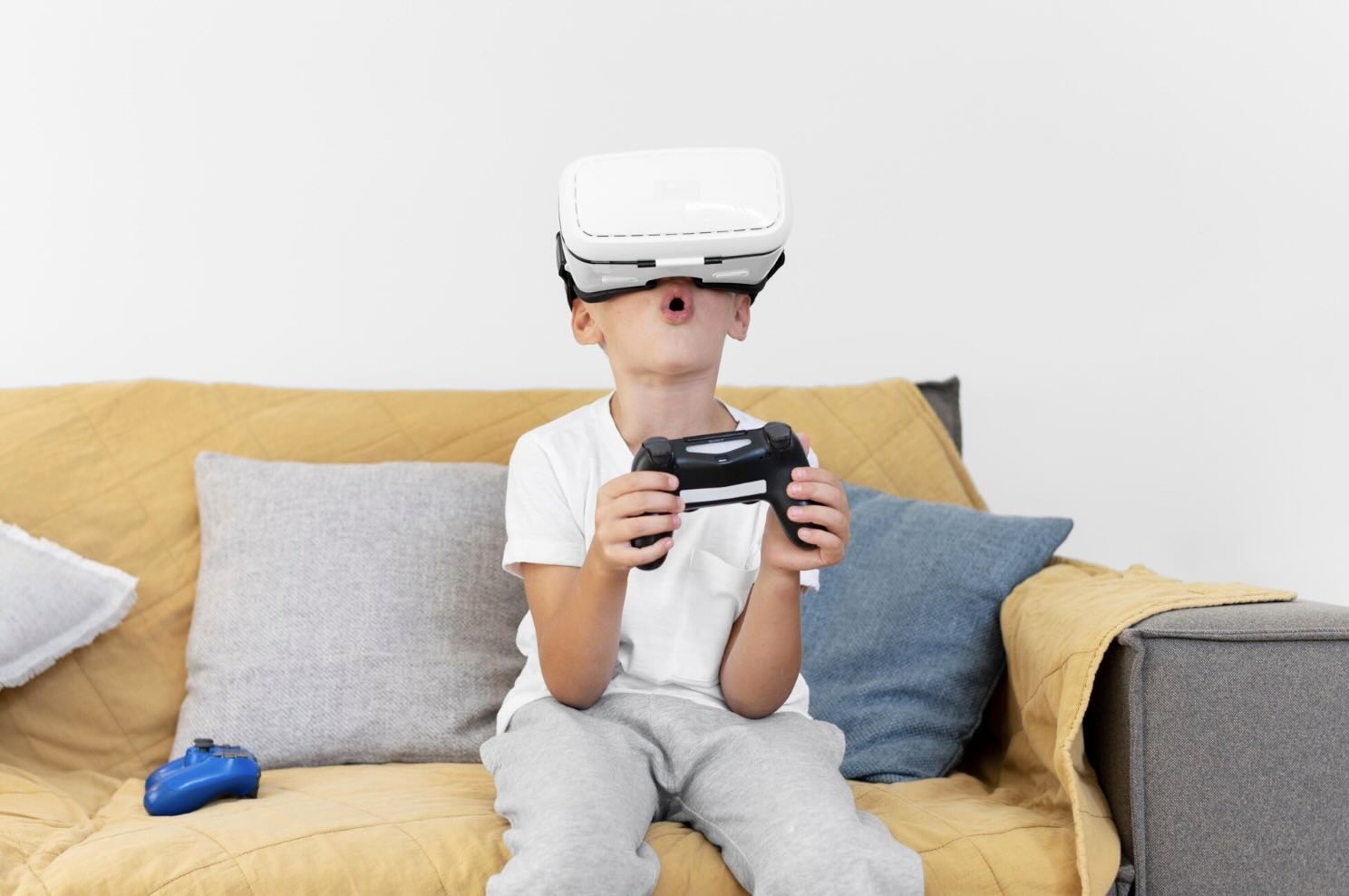 Niño jugando videojuego