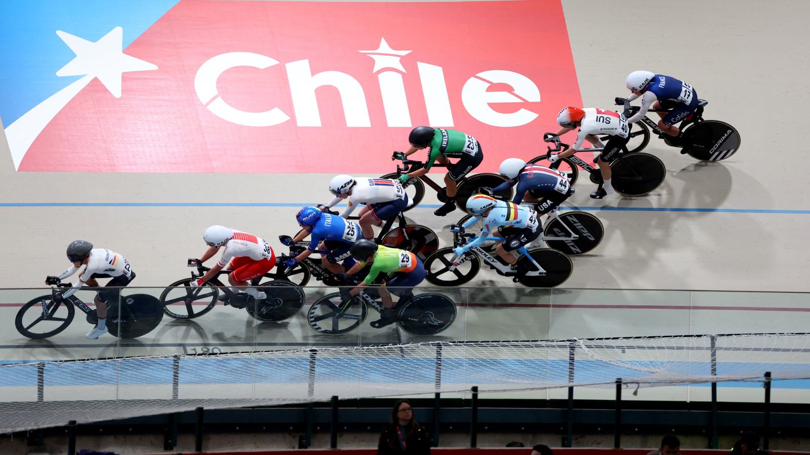 Una prueba del Mundial de Ciclismo Pista que se desarrolla en el Velódromo de Peñalolén