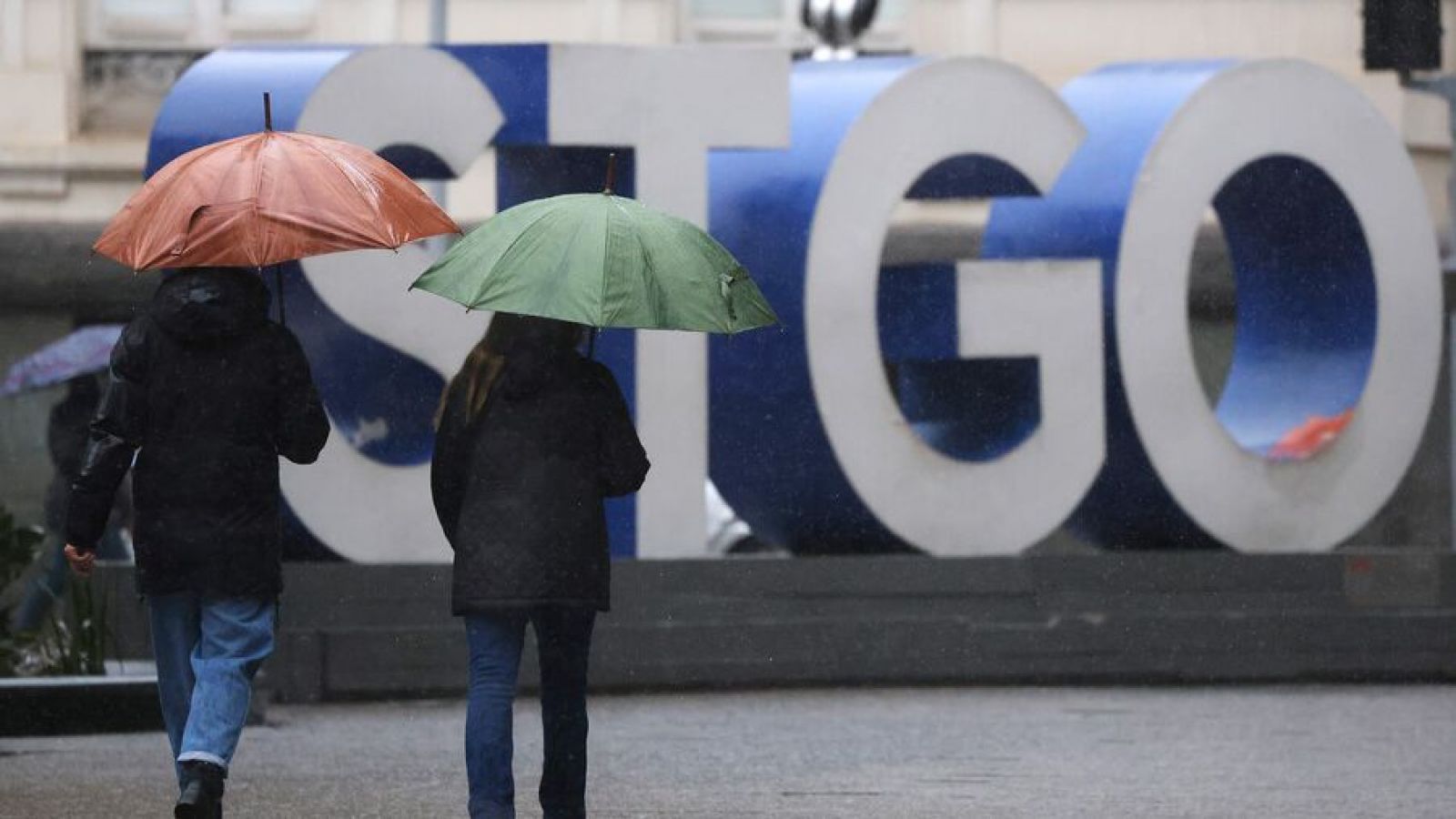 Lluvias llegarán este viernes a Santiago
