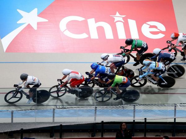 Una prueba del Mundial de Ciclismo Pista que se desarrolla en el Velódromo de Peñalolén