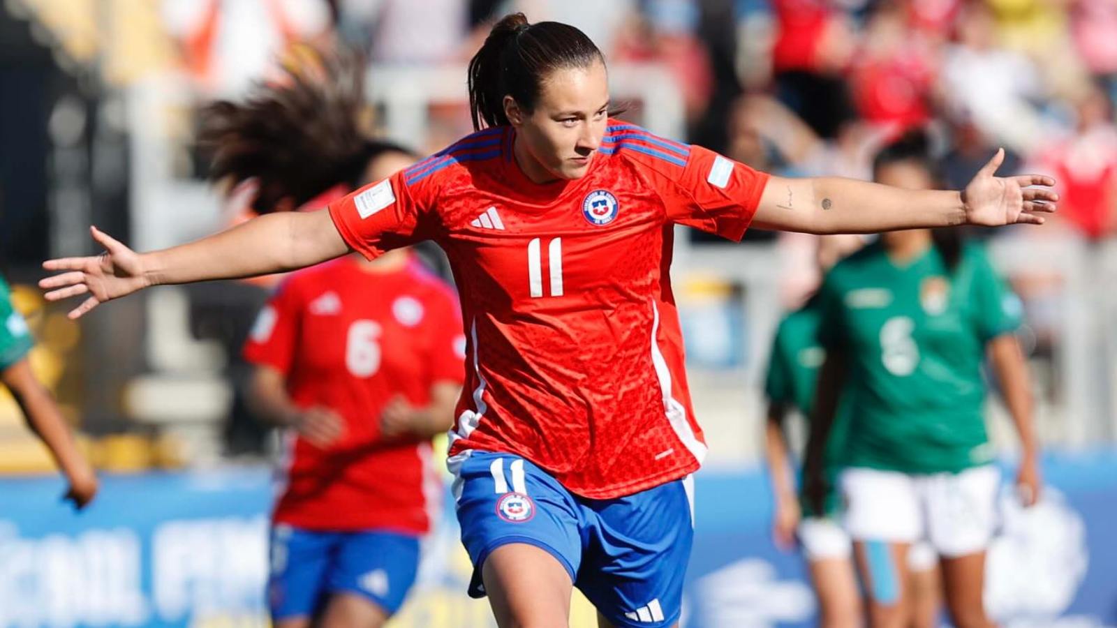Sonya Keefe celebrando uno de sus goles frente a Bolivia.