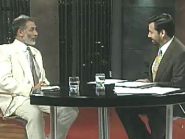 Héctor Noguera personificando a Federico Valdivieso